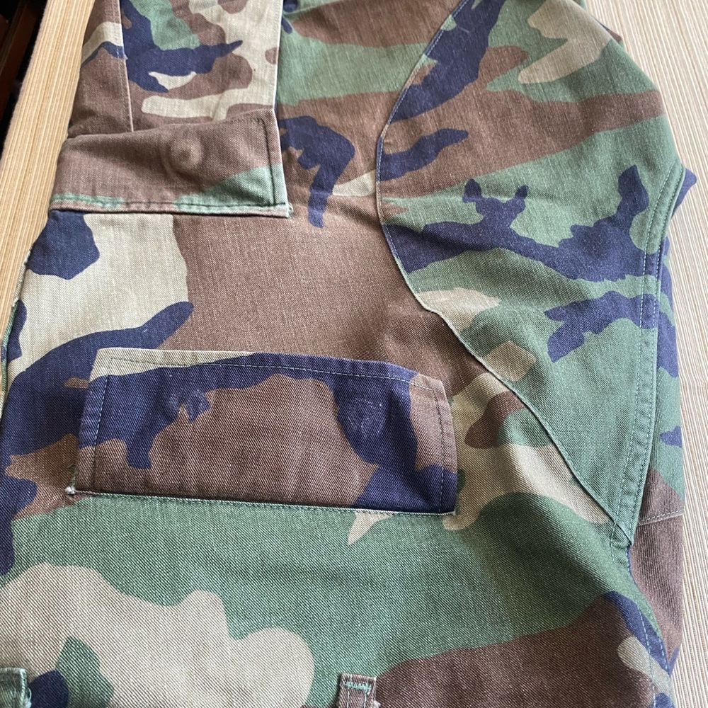 Mens Camo pants. Inseam 32 1/2 to 35 1/2 Waist 31 to 35